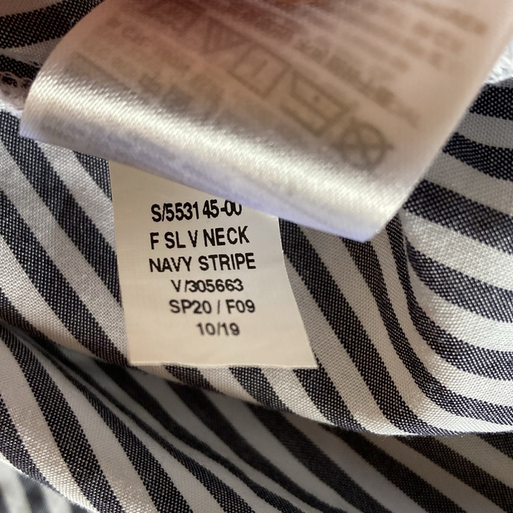 Old Navy Striped Sleeveless V-neck Top - Picture 15 of 16
